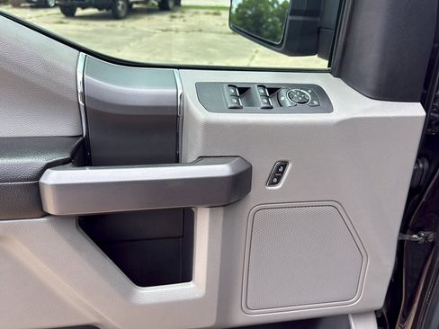 Used 2019 Ford F150 XLT w/ Equipment Group 302A Luxury AWD/4WD image 16