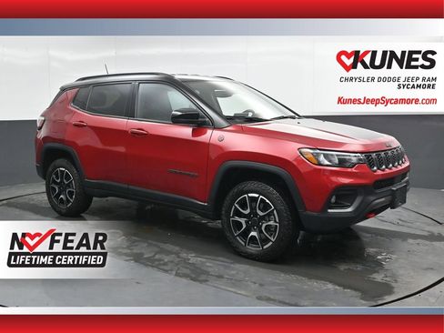 Used 2025 Jeep Compass Trailhawk AWD/4WD image 1
