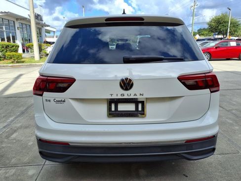 Used 2022 Volkswagen Tiguan SE w/ Panoramic Sunroof Package image 6