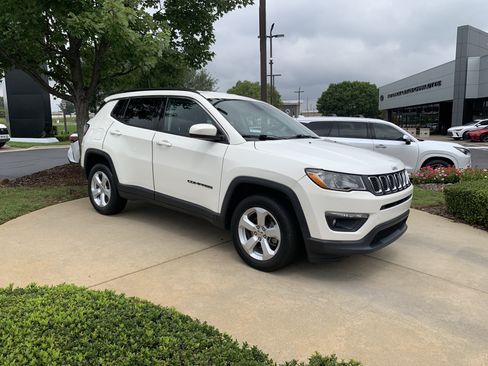 Used 2020 Jeep Compass Latitude AWD/4WD image 2