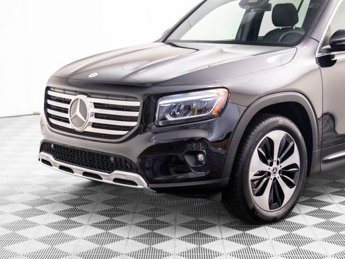 Used 2024 Mercedes-Benz GLB 250 4MATIC w/ Exclusive Package image 38