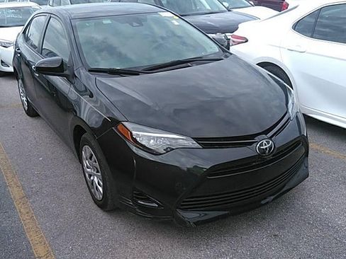 Used 2018 Toyota Corolla LE FWD image 3