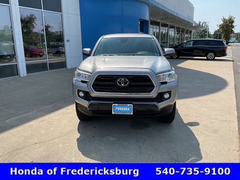 Used 2019 Toyota Tacoma SR5 w/ Four Season Floor Mat Package AWD/4WD image 9