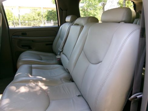 Used 2005 Chevrolet Suburban Z71 w/ Preferred Equipment Group image 37