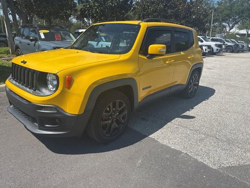 Used 2017 Jeep Renegade Altitude FWD image 2