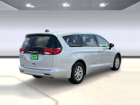 Used 2024 Chrysler Voyager LX FWD image 9