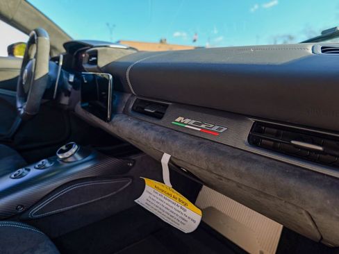 Used 2025 Maserati MC20 Coupe image 40