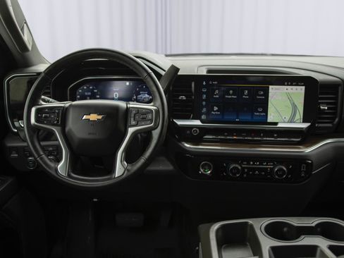 Used 2023 Chevrolet Silverado 1500 LT image 3