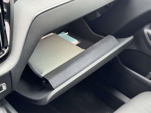 Certified 2025 Volvo XC60 B5 Plus image 30