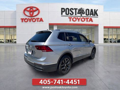 Used 2023 Volkswagen Tiguan SE w/ Panoramic Sunroof Package FWD image 10