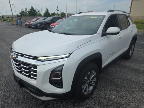 Used 2025 Chevrolet Equinox LT w/ Convenience Package II FWD image 8