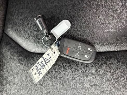 Used 2024 Jeep Compass Latitude AWD/4WD image 6