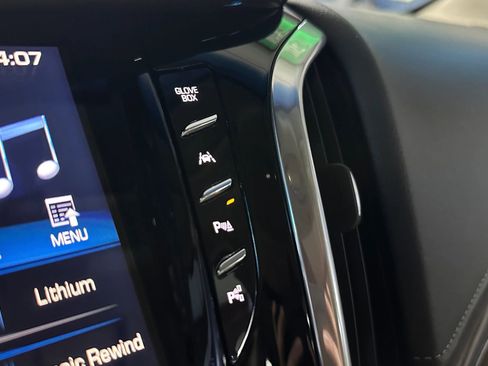 Used 2019 Cadillac Escalade Premium Luxury image 41