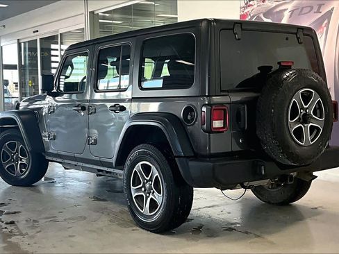 Used 2018 Jeep Wrangler Unlimited Sport S AWD/4WD image 4