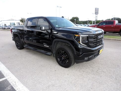 Used 2022 GMC Sierra 1500 Elevation w/ Elevation Premium Package AWD/4WD image 3