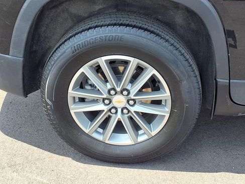 Used 2023 Chevrolet Traverse LT FWD image 26