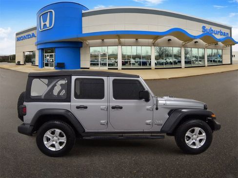 Used 2020 Jeep Wrangler Unlimited Sport image 9