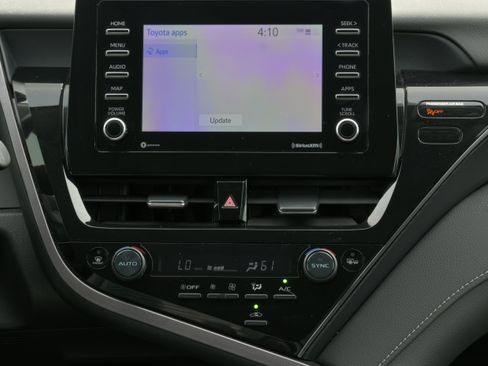 Used 2023 Toyota Camry SE FWD image 11