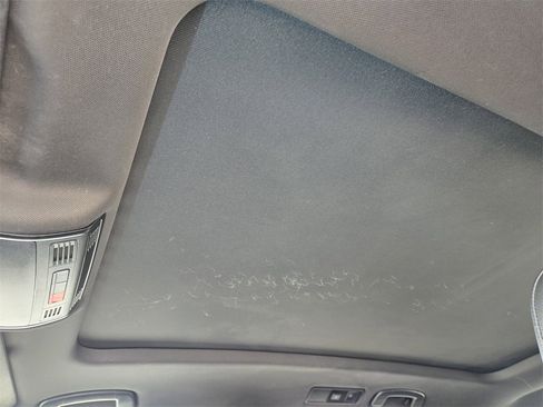 Used 2022 Volkswagen Tiguan SE R-Line image 27