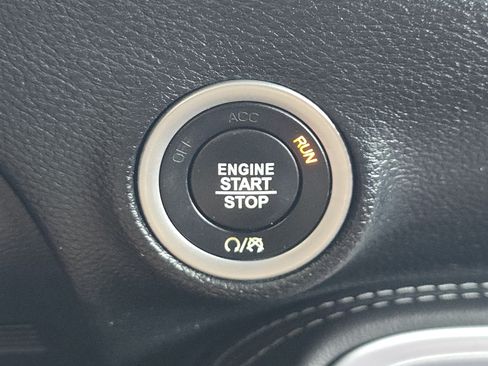 Used 2019 Dodge Challenger SXT RWD image 10