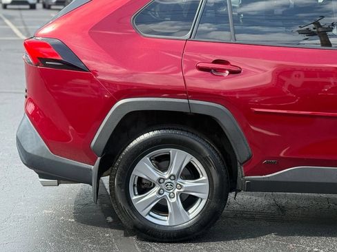 Used 2022 Toyota RAV4 LE AWD/4WD image 9