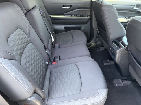 Used 2022 Nissan Pathfinder SV FWD image 13