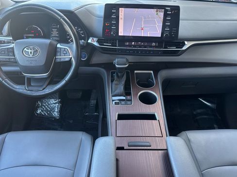 Used 2021 Toyota Sienna XLE w/ XLE Plus Package image 17