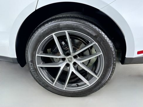 Certified 2023 Porsche Macan AWD/4WD image 34