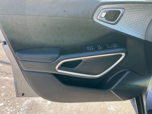 Used 2025 Kia Soul LX w/ LX Technology Package image 20