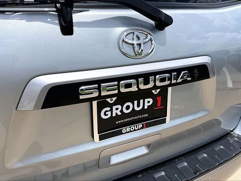 Used 2020 Toyota Sequoia Platinum RWD image 10