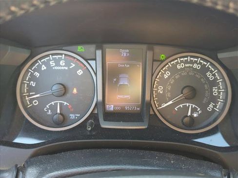 Used 2018 Toyota Tacoma TRD Sport AWD/4WD image 18