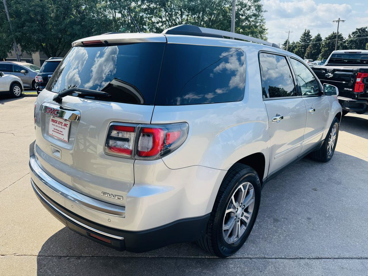 Used 2015 GMC Acadia SLE AWD/4WD image 3