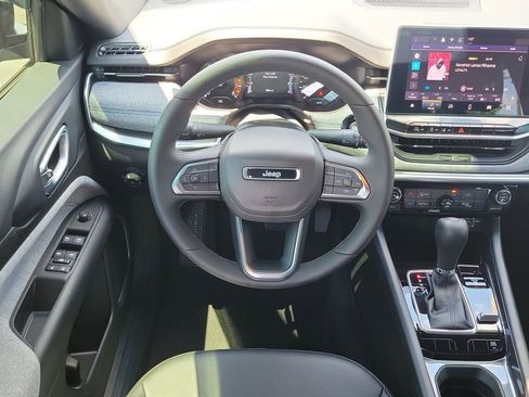 Used 2024 Jeep Compass Latitude AWD/4WD image 10