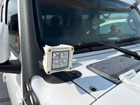 Used 2023 Jeep Gladiator Overland AWD/4WD image 10