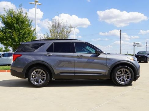 Used 2022 Ford Explorer XLT w/ Equipment Group 202A RWD image 10