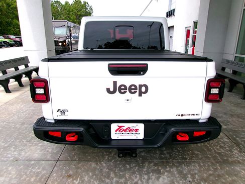 Used 2025 Jeep Gladiator Mojave w/ Safety Group AWD/4WD image 22