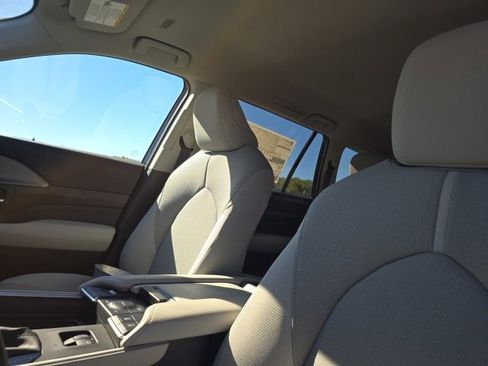 New 2026 Toyota Grand Highlander LE image 10