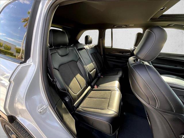 Used 2025 Jeep Grand Cherokee Altitude RWD image 28