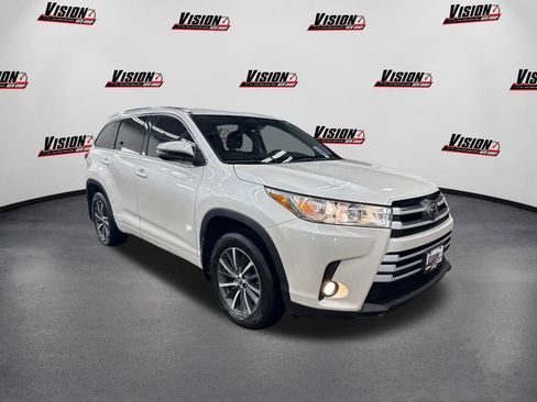 Used 2017 Toyota Highlander AWD V6 image 3