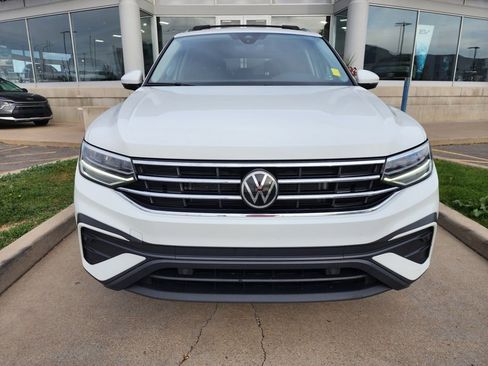 Used 2022 Volkswagen Tiguan SE image 2