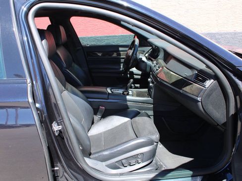 Used 2011 BMW 750i RWD image 12
