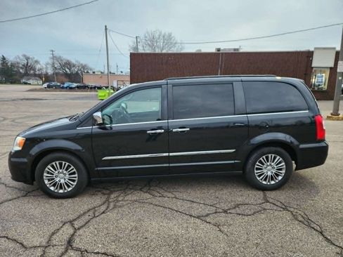 Used 2014 Chrysler Town & Country Touring-L w/ Driver Convenience Group image 7