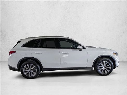 Certified 2025 Mercedes-Benz GLC 300 image 4