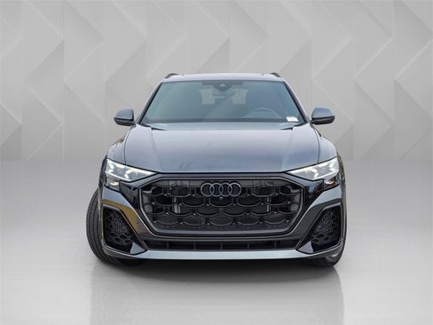 Certified 2024 Audi Q8 Prestige image 2