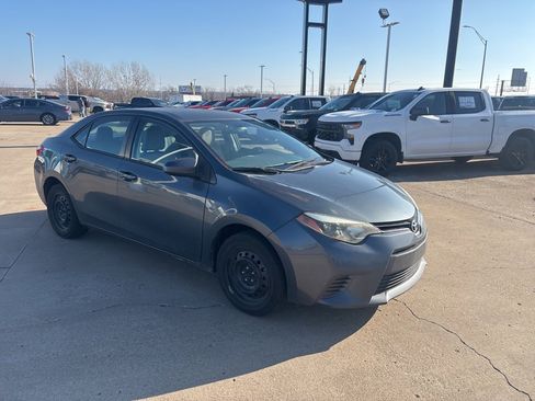 Used 2015 Toyota Corolla LE image 4