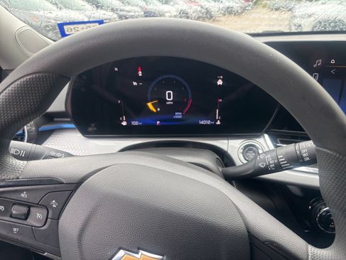 Used 2025 Chevrolet Trax LT FWD image 40