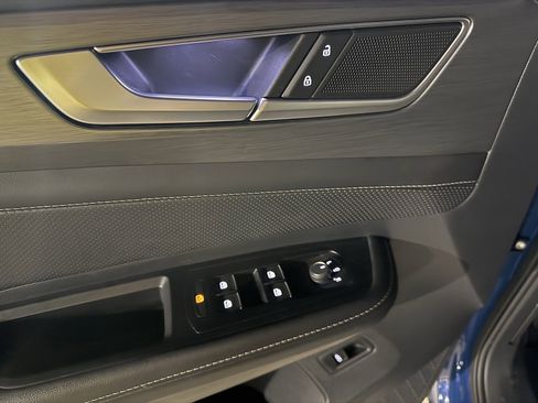 Used 2025 Volkswagen Atlas Cross Sport SE image 14