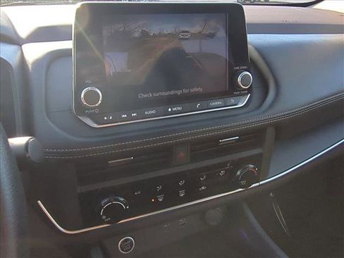 Used 2023 Nissan Rogue S image 13