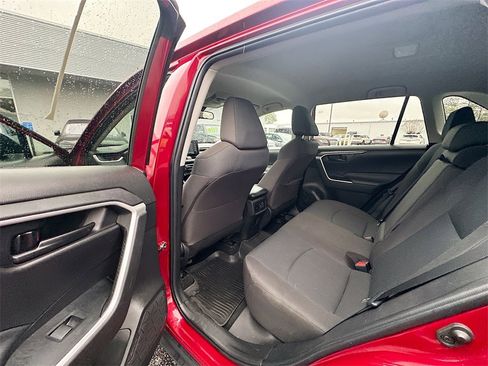 Used 2022 Toyota RAV4 LE image 17