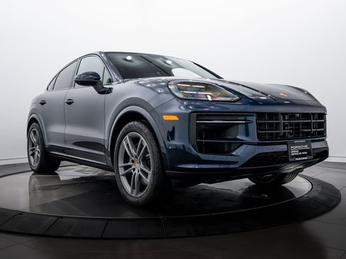 Certified 2025 Porsche Cayenne image 9